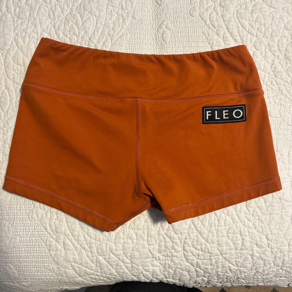 Fleo shorts burnt orange